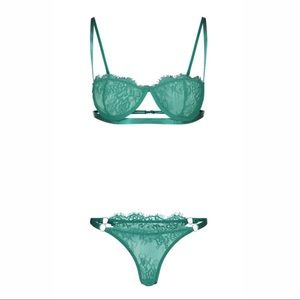 Strapping Underwire Lingerie Set